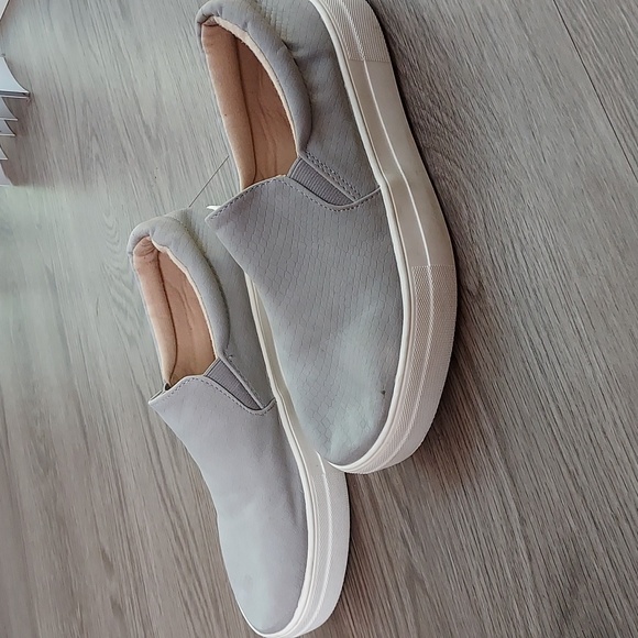 Soda slip on shoes grey with some stretch on top 8.5 - Picture 3 of 11